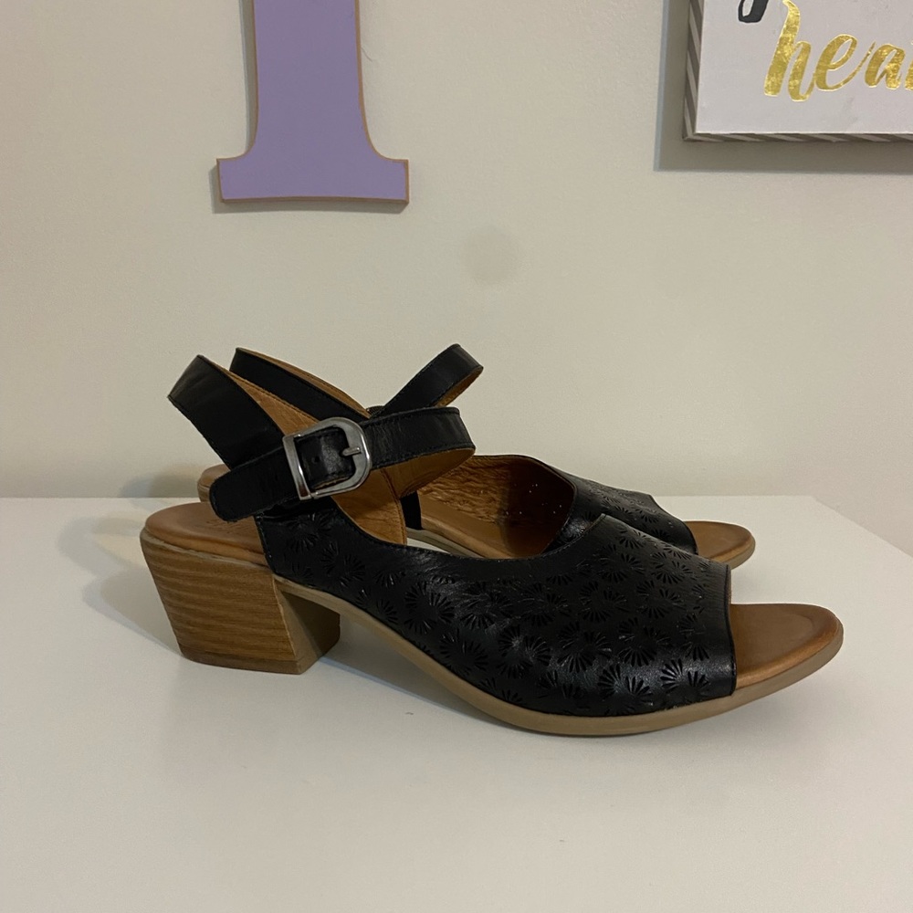 Spring step black Delia sandals 39.  8.5 womens